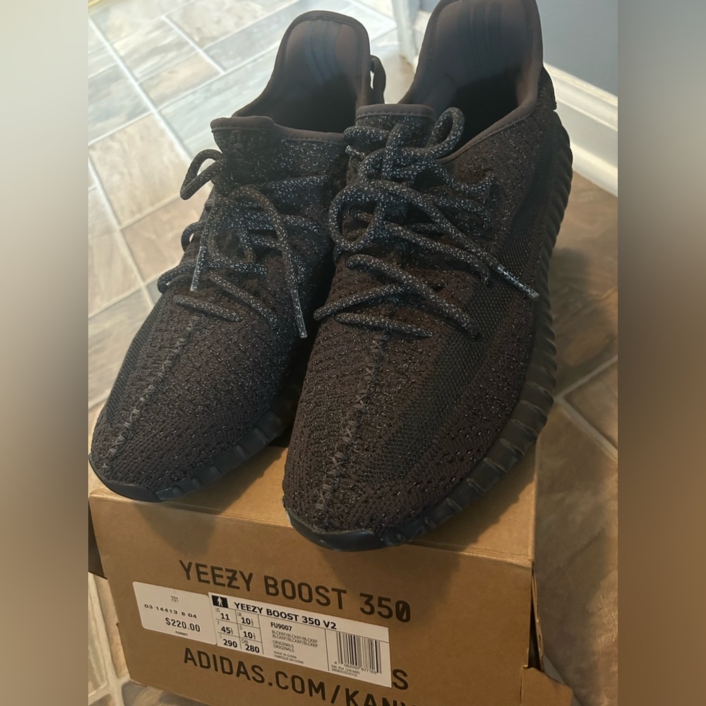 YEEZY BOOST 350 V2